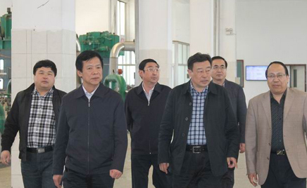 呼市市委常委、市委统战部长云建东等一行来托县调研时到我公司视察领导工作